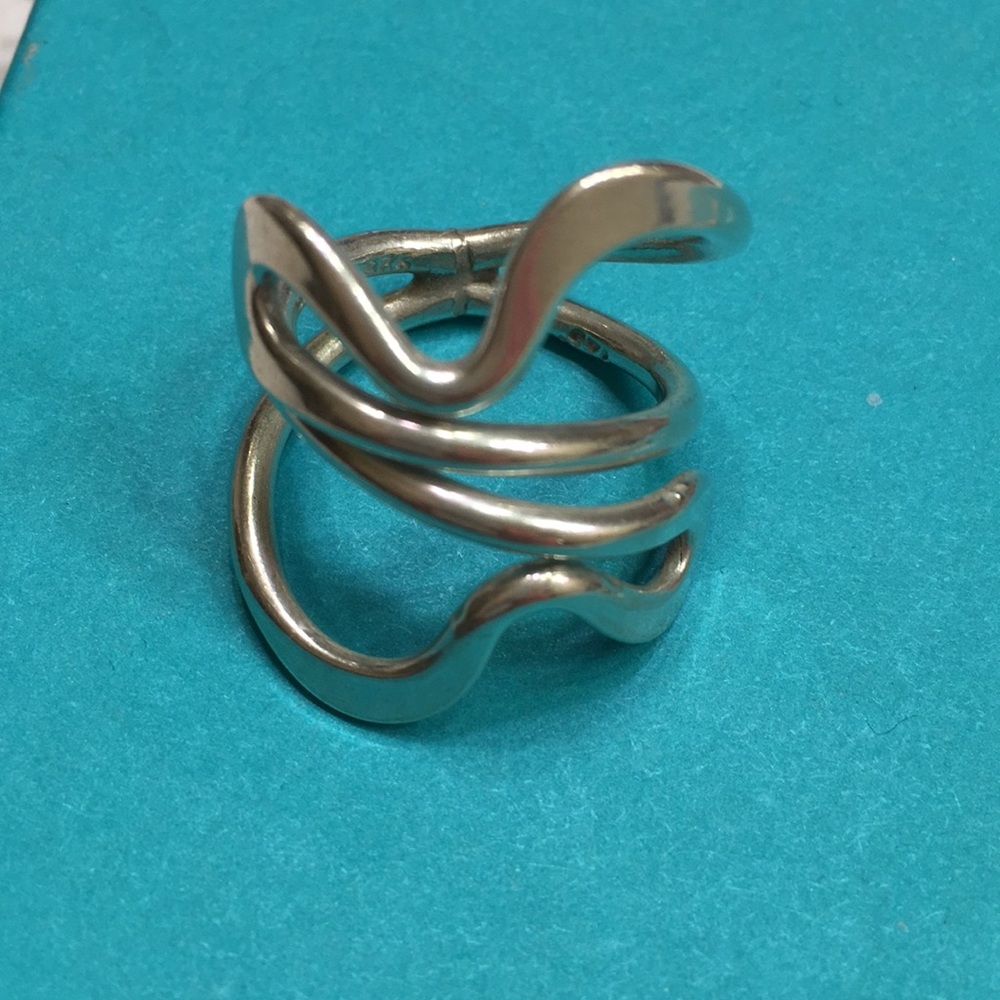 Free form ring